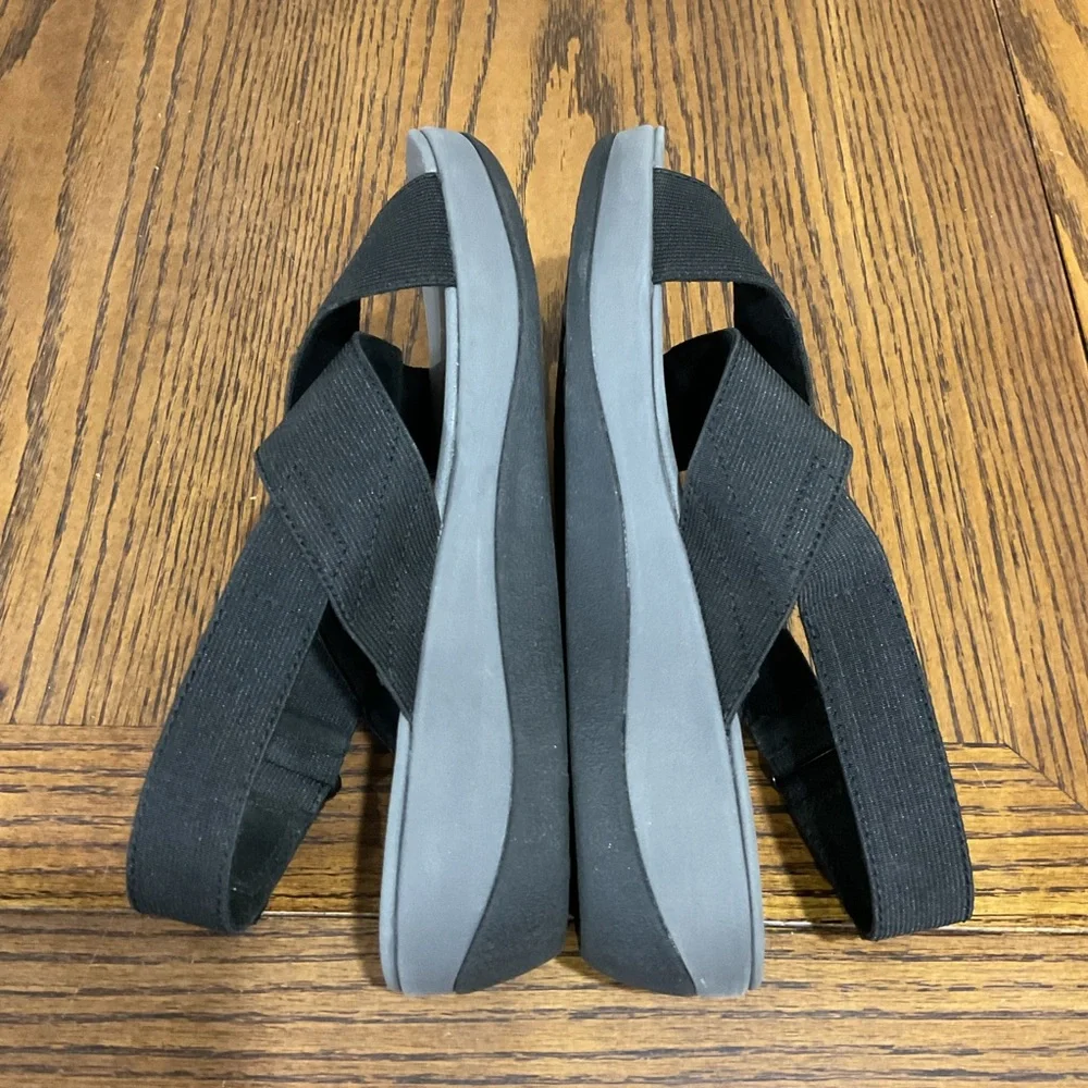 Cloudsteppers by Clarks Black and Gray Sandals - Picture 10 of 12